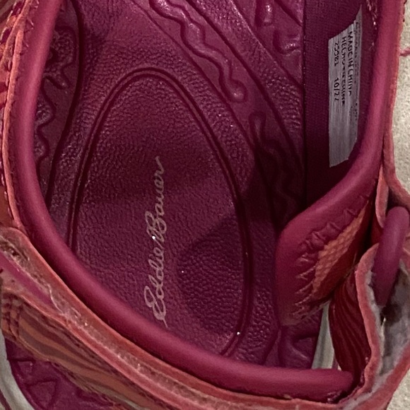 Eddie Bauer dark pink girls size 1 water shoes/sandals. Adjustable straps. - Picture 4 of 4
